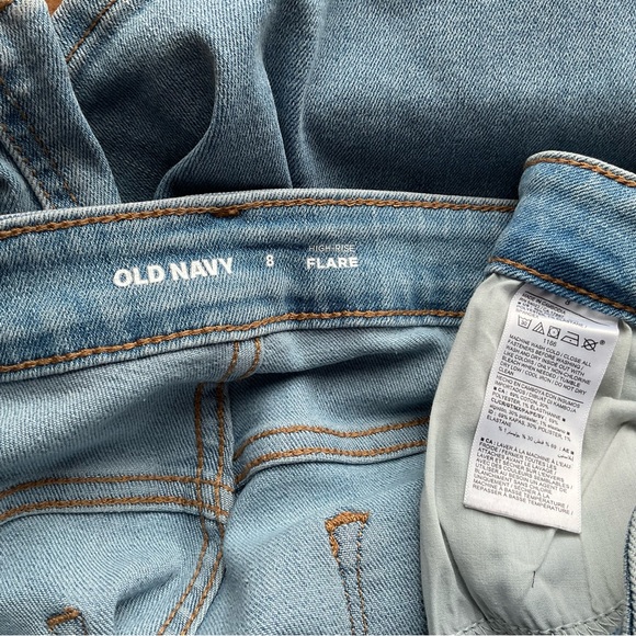 Old Navy High-Rise Wow Flare Light Wash Jeans - 8 - Picture 3 of 4